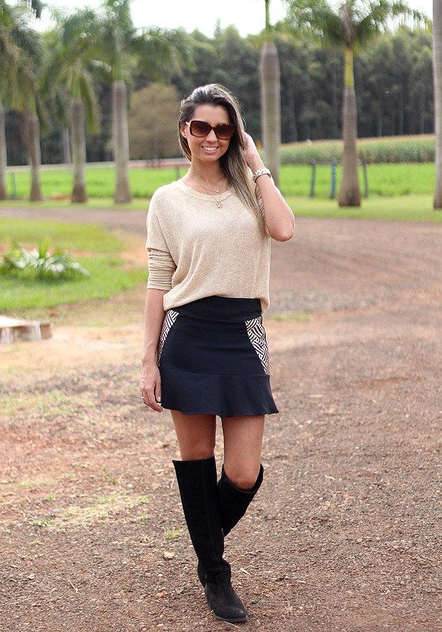 bota over the knee com saia