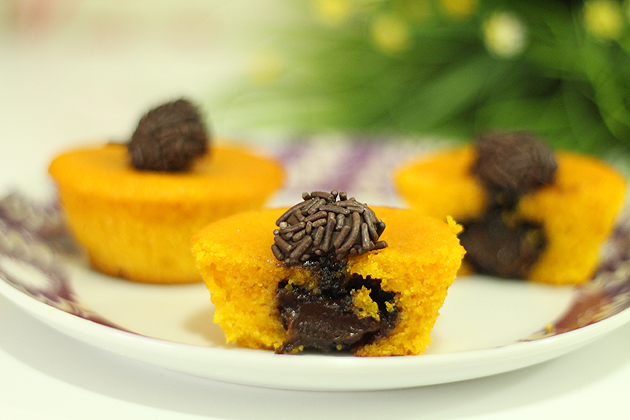 Cupcake de Cenoura com recheio de brigadeiro bolo,bolodecenoura,brigadeiro,bolobrigadeiro,receita Cupcake de Cenoura com recheio de brigadeiro bolo,bolodecenoura,brigadeiro,bolobrigadeiro,receita