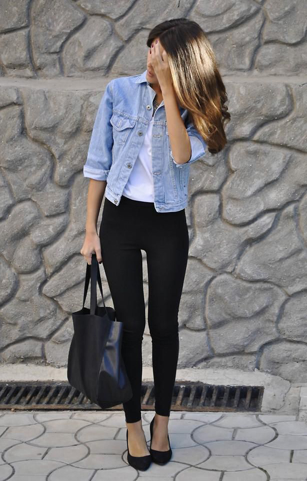 What to wear with light denim jacket When it comes to choosing shoes to wear with your denim jacket outfit, you can select either sneakers, boots or relaxed dress shoes. For a fashion-forward outfit, try a double denim look. To wear a denim jacket during summer, select a sleeveless style.