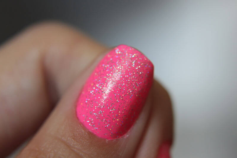 Esmalte Pink Frapê Cremoso + Glitter - uma linda combinação de esmaltes para você se apaixonar! Confira as fotos e detalhes dessa maravilha.