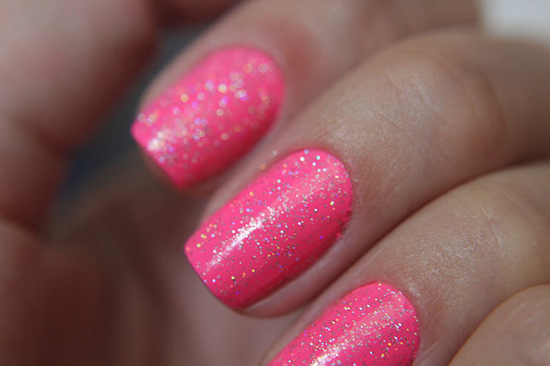 Esmalte Pink Frapê Cremoso + Glitter - uma linda combinação de esmaltes para você se apaixonar! Confira as fotos e detalhes dessa maravilha.