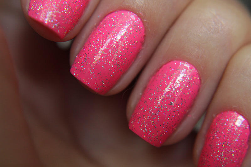 Esmalte Pink Frapê Cremoso + Glitter - uma linda combinação de esmaltes para você se apaixonar! Confira as fotos e detalhes dessa maravilha.