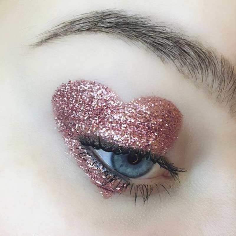 Maquiagem com glitter para o carnaval veja muitas inspirações de make com glitter, aprenda como colocar o glitter no rosto