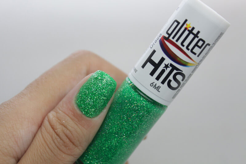 Esmalte com glitter Coleção Glitter Holográfico Hits - Neste post você verá o teste de TODAS as cores desta nova coleção. 10 esmaltes com glitter para você se apaixonar. VEM VER.