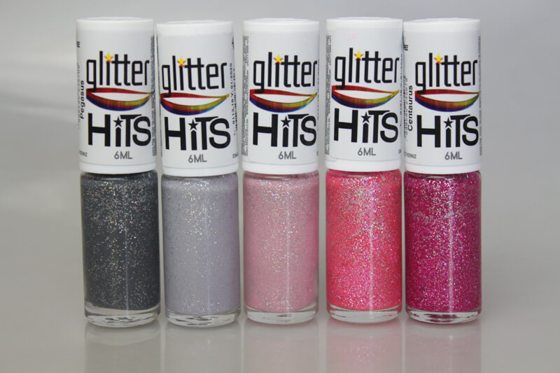 Esmalte com glitter Coleção Glitter Holográfico Hits - Neste post você verá o teste de TODAS as cores desta nova coleção. 10 esmaltes com glitter para você se apaixonar. VEM VER.