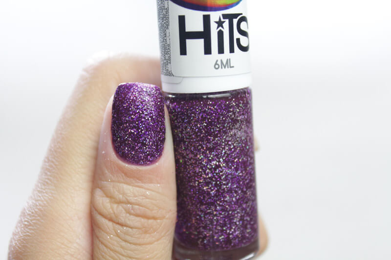 Esmalte com glitter Coleção Glitter Holográfico Hits - Neste post você verá o teste de TODAS as cores desta nova coleção. 10 esmaltes com glitter para você se apaixonar. VEM VER.