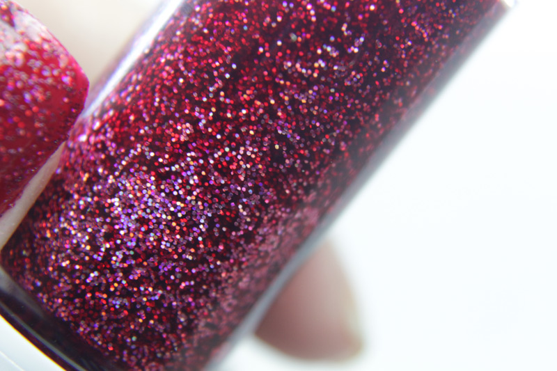 Esmalte com glitter Coleção Glitter Holográfico Hits - Neste post você verá o teste de TODAS as cores desta nova coleção. 10 esmaltes com glitter para você se apaixonar. VEM VER.