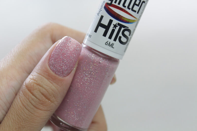 Esmalte com glitter Coleção Glitter Holográfico Hits - Neste post você verá o teste de TODAS as cores desta nova coleção. 10 esmaltes com glitter para você se apaixonar. VEM VER.