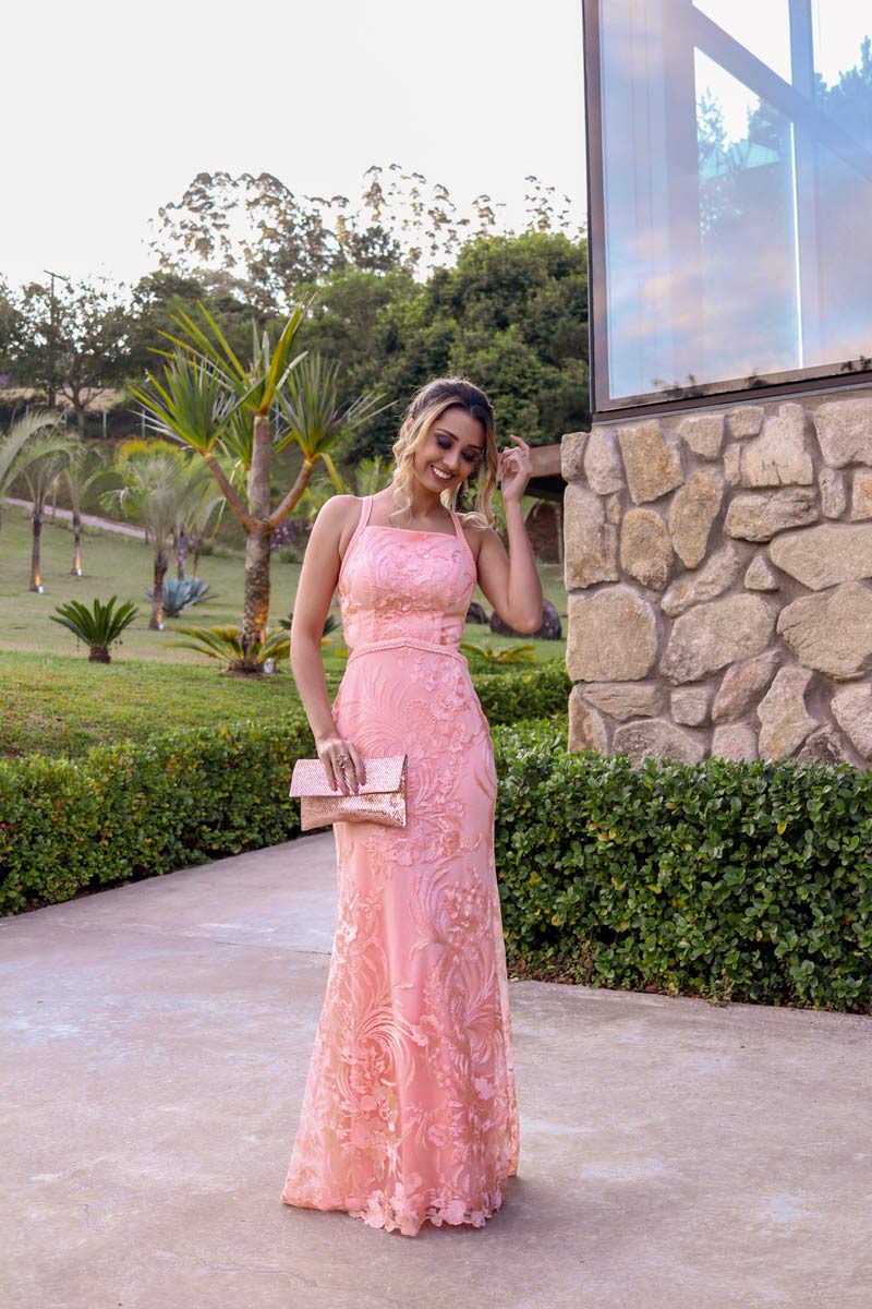 Vestido para convidada de casamento, veja um lindo modelo de vestido de festa que pode ser usado por convidadas ou até mesmo madrinhas #casamentoniinaegui #vestidodefesta #vestidomadrinha #vestidocasamento