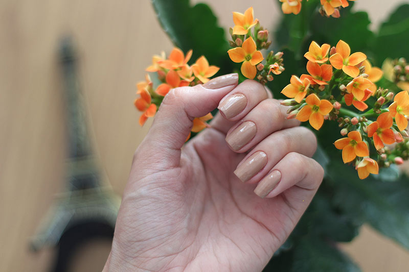 ESMALTE NUDE SEM RETOQUE COLORAMA - todos os detalhes de um lindo esmalte nude da coleção de Nudes da Colorama! Confira o post completo com as melhores fotos. #nude #nails #esmaltes #esmaltenude #colorama #fotosdeunhas