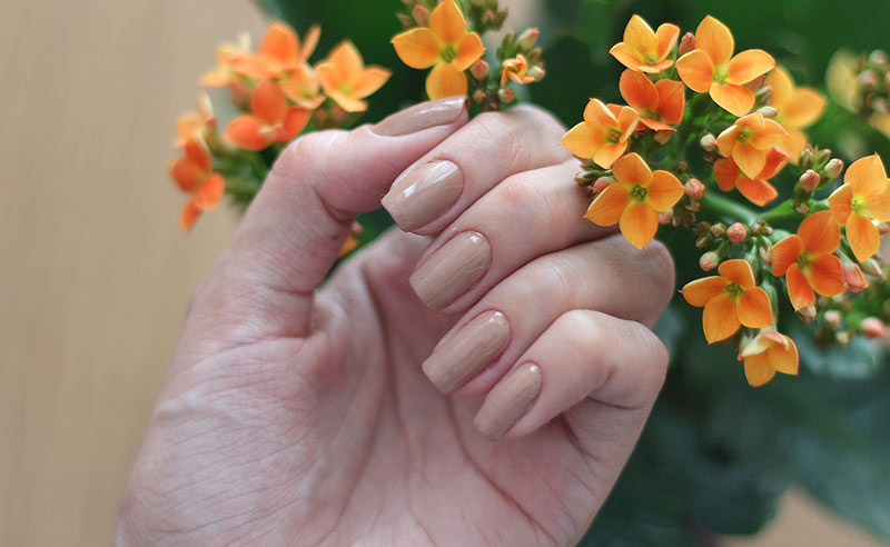 ESMALTE NUDE SEM RETOQUE COLORAMA - todos os detalhes de um lindo esmalte nude da coleção de Nudes da Colorama! Confira o post completo com as melhores fotos. #nude #nails #esmaltes #esmaltenude #colorama #fotosdeunhas