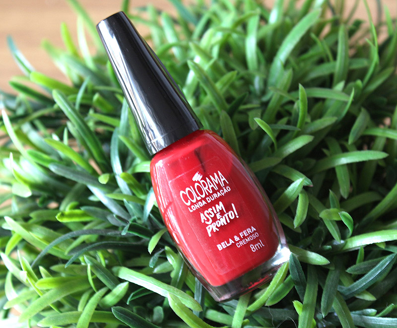 Esmalte Vermelho Bela & Fera Colorama - RESENHA completa com fotos lindas desse esmalte que é lançamento da Colorama! Confira o post completo e se apaixone.