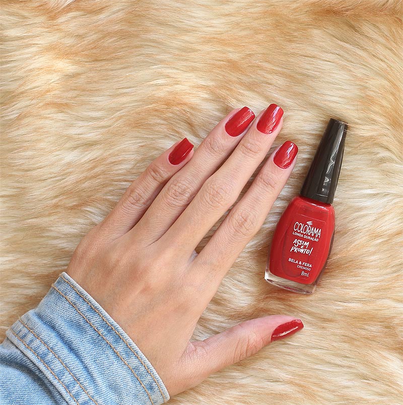 Esmalte Vermelho Bela & Fera Colorama - RESENHA completa com fotos lindas desse esmalte que é lançamento da Colorama! Confira o post completo e se apaixone.