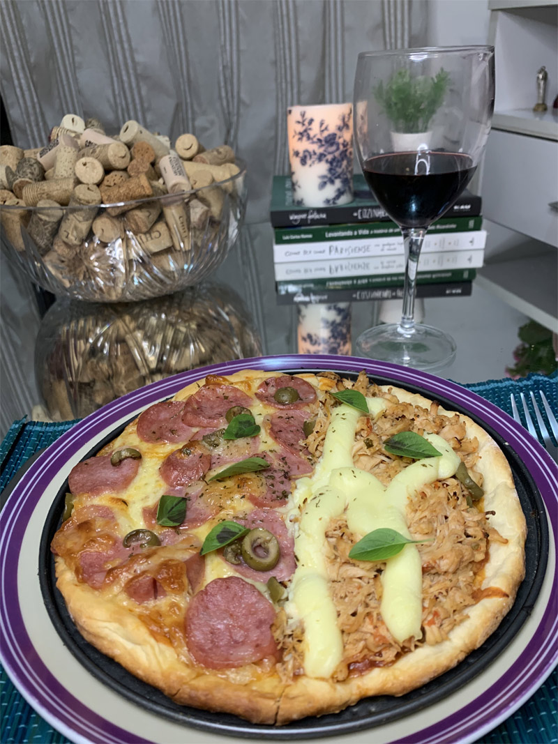MASSA DE PIZZA FÁCIL - Veja o passo a passo de uma deliciosa e pratica pizza caseira! A melhor e mais fácil massa de pizza para fazer em casa. VEJA