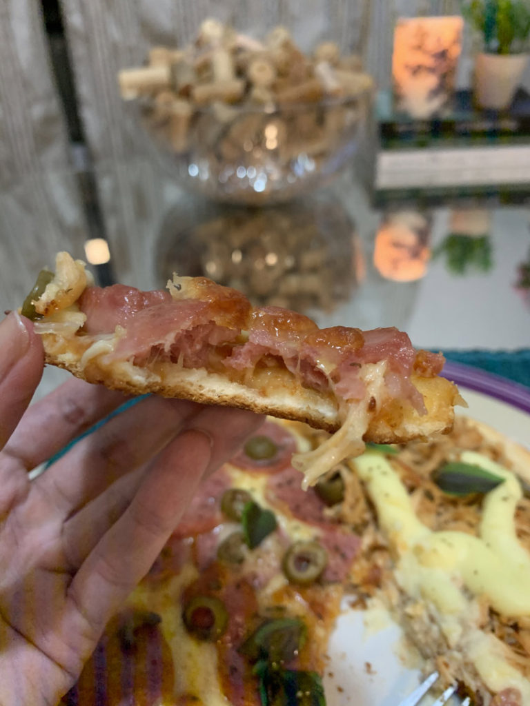 MASSA DE PIZZA FÁCIL - Veja o passo a passo de uma deliciosa e pratica pizza caseira! A melhor e mais fácil massa de pizza para fazer em casa. VEJA