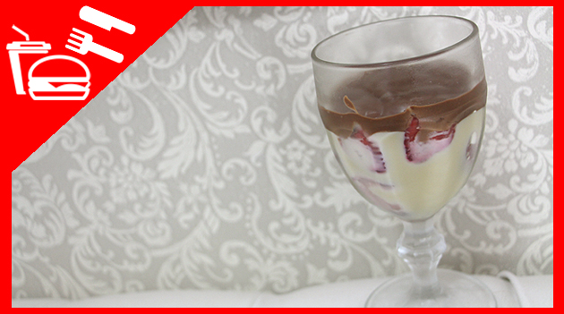 receita doce de chocolate com morango e creme